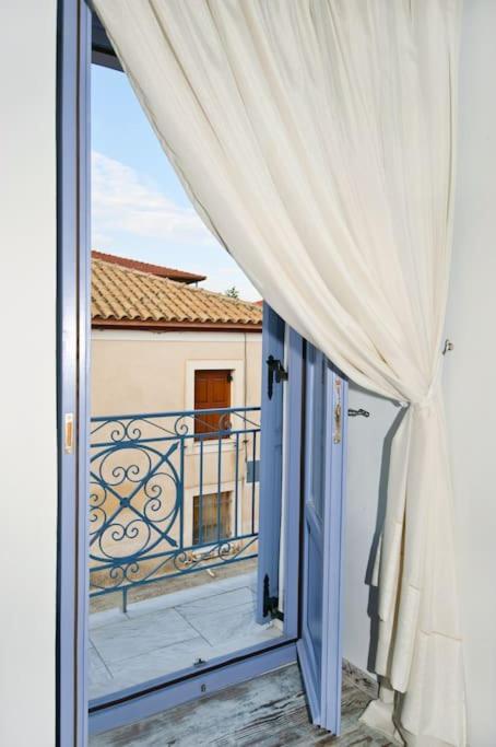 Locrihouse-Stylish Comfortable Home In Γαλαξίδι Εξωτερικό φωτογραφία